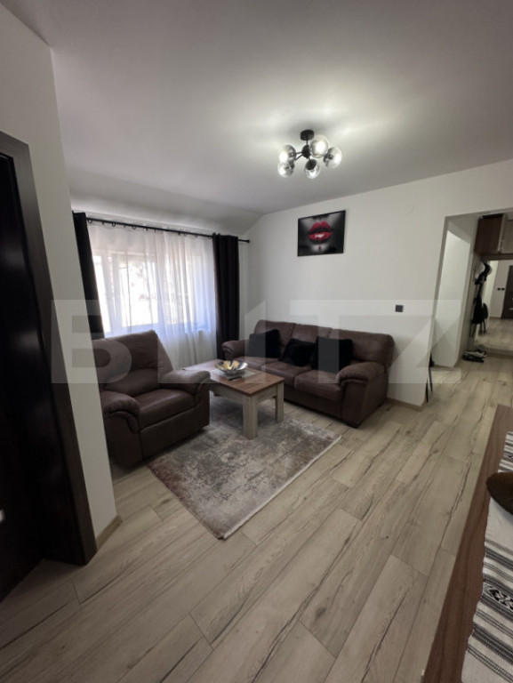 Apartament luminos,complet renovat , 2 camere | Mansardă |