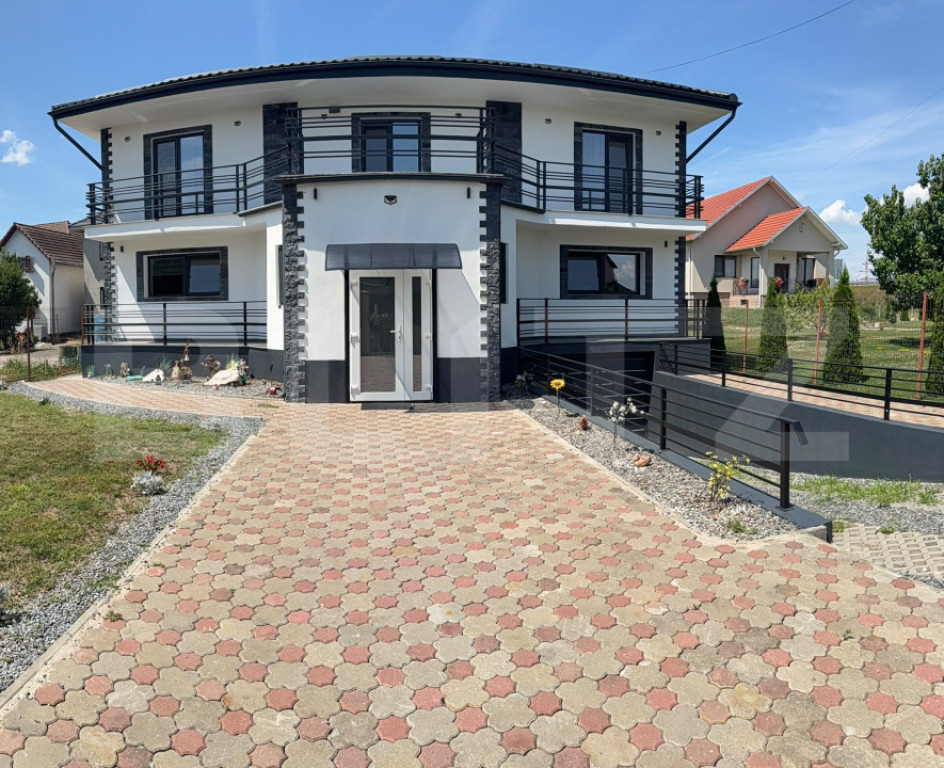 Casa individuala 262 mp, teren 1337 mp, in Mihai Viteazu
