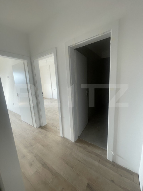 Apartament de vanzare, cu 3 camere, balcon mare, panoramă s
