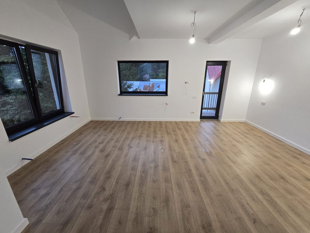 Apartament cu 4 camere 125 mp (4 garsoniere) la cheie + 6...