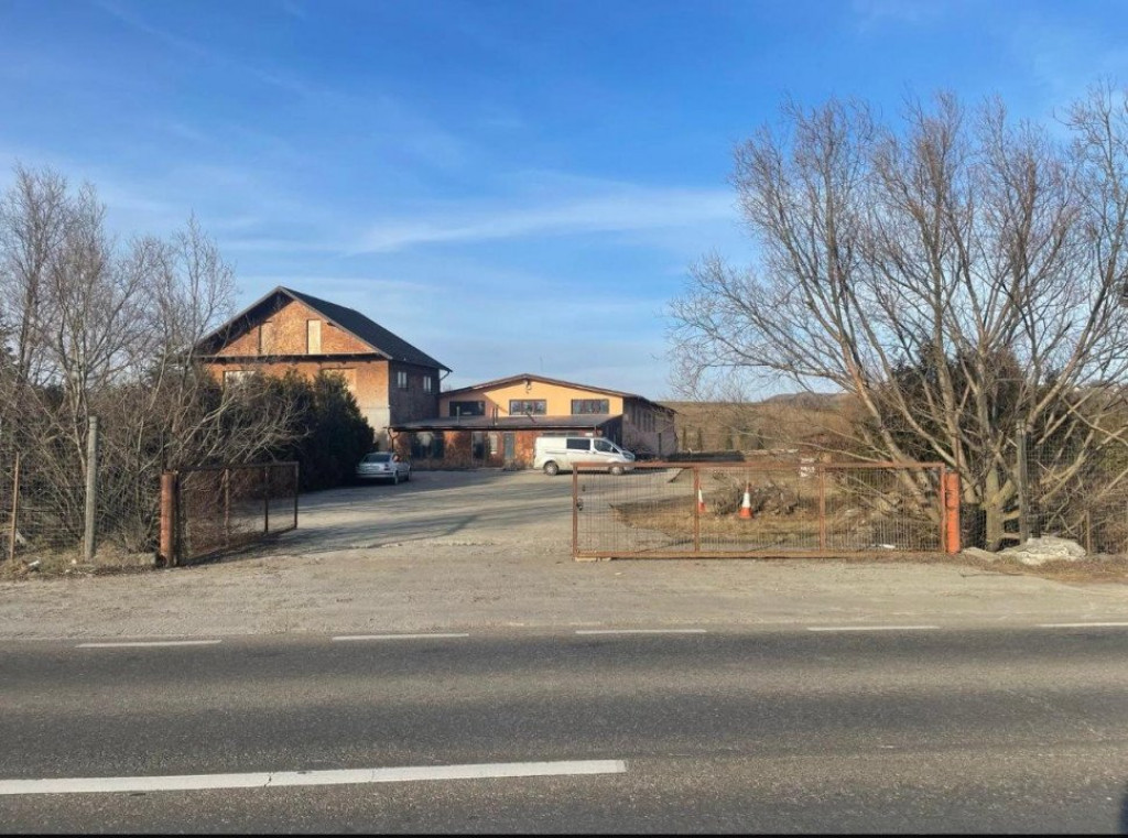 Hala de inchiriat,500 mp,zona Slobozia Sucevei