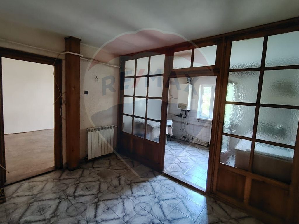Apartament cu 3 camere str. Alexandru Vlahuta