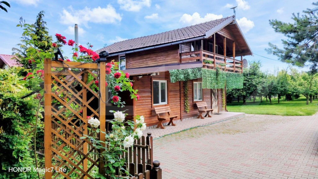 Casa individuala 5 camere, teren 2800 mp in Moldovenesti