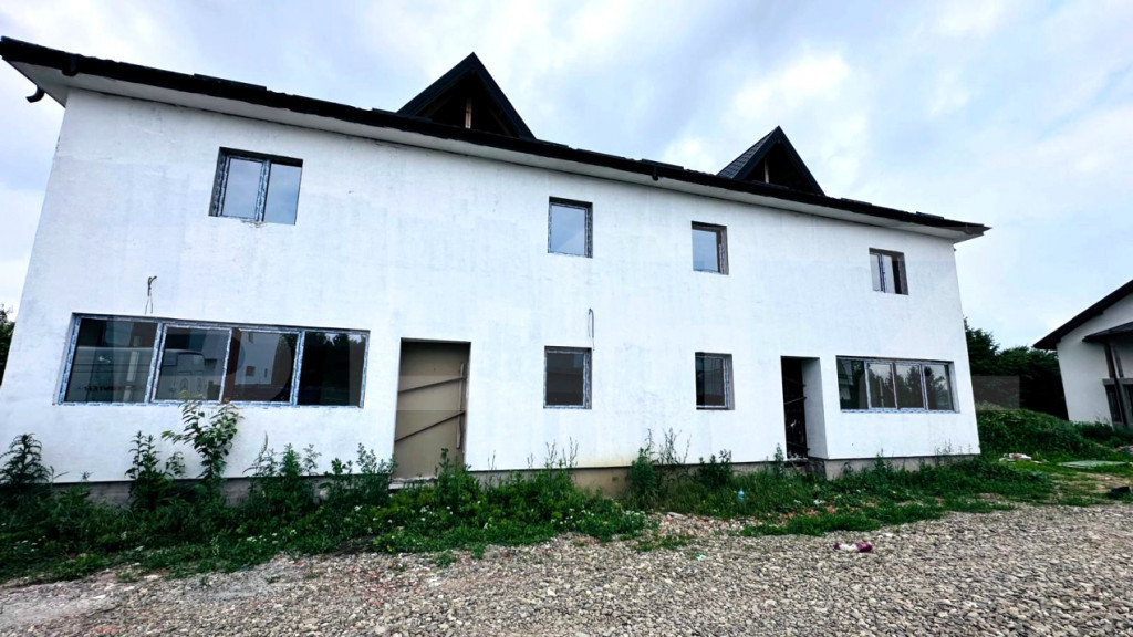 Duplex 4 camere 120 mp utili in Valea Ursului