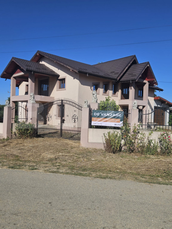 Vilă cu 5 camere, 280 mp, livadă pe rod, zona Valea Voievo
