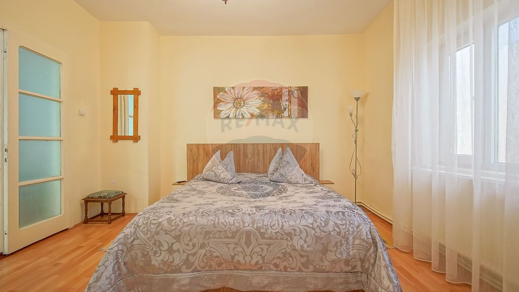 VILA CARTIER ZAMORA//BUSTENI