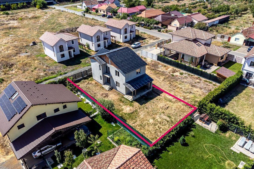 Compartimentare generoasă și lumină naturală. Casă ?...