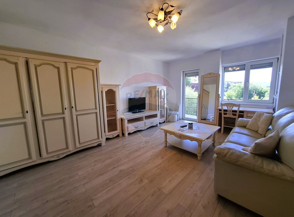 Apartament cu 2 camere de închiriat