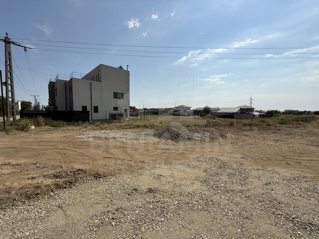 435mp-Damila-In spate la vama-Intravilan-Utilitati-Str Fi...