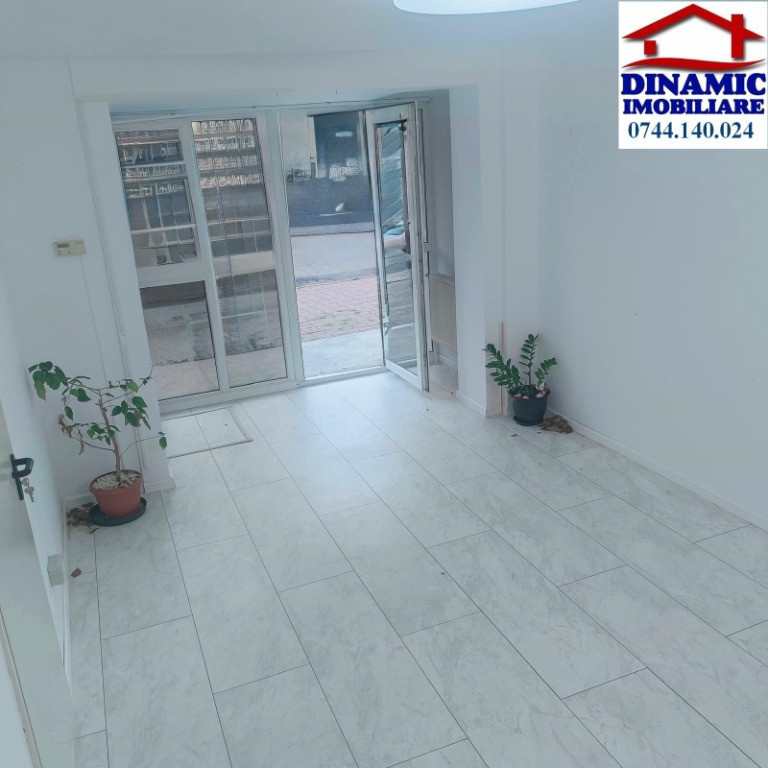 Spațiu comercial, ultracentral. Preț 350 euro/lună