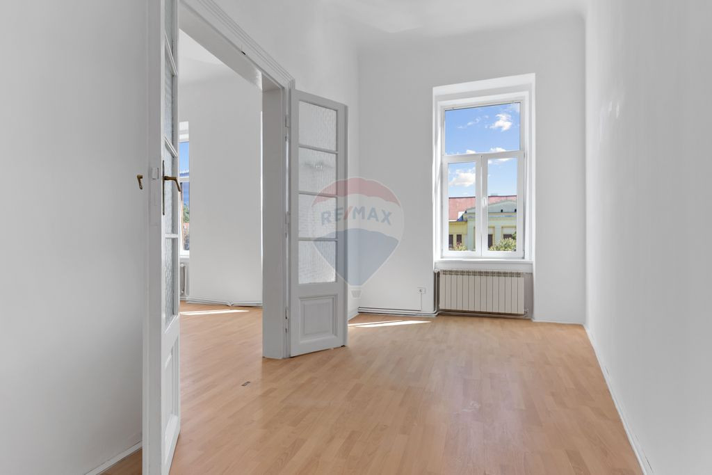 Apartament 3 camere, nemobilat, prima inchiriere-central