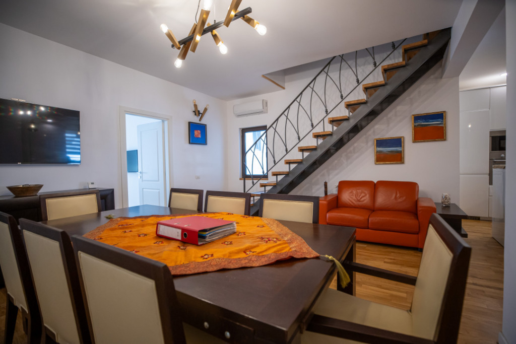 Apartament 5 Camere cu Vedere la Mare | Un Stil de Viață E
