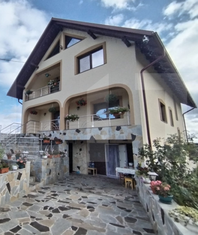 Vilă D+P+1+M - lux Dorohoi – 228 mp utili, teren 2.300 mp