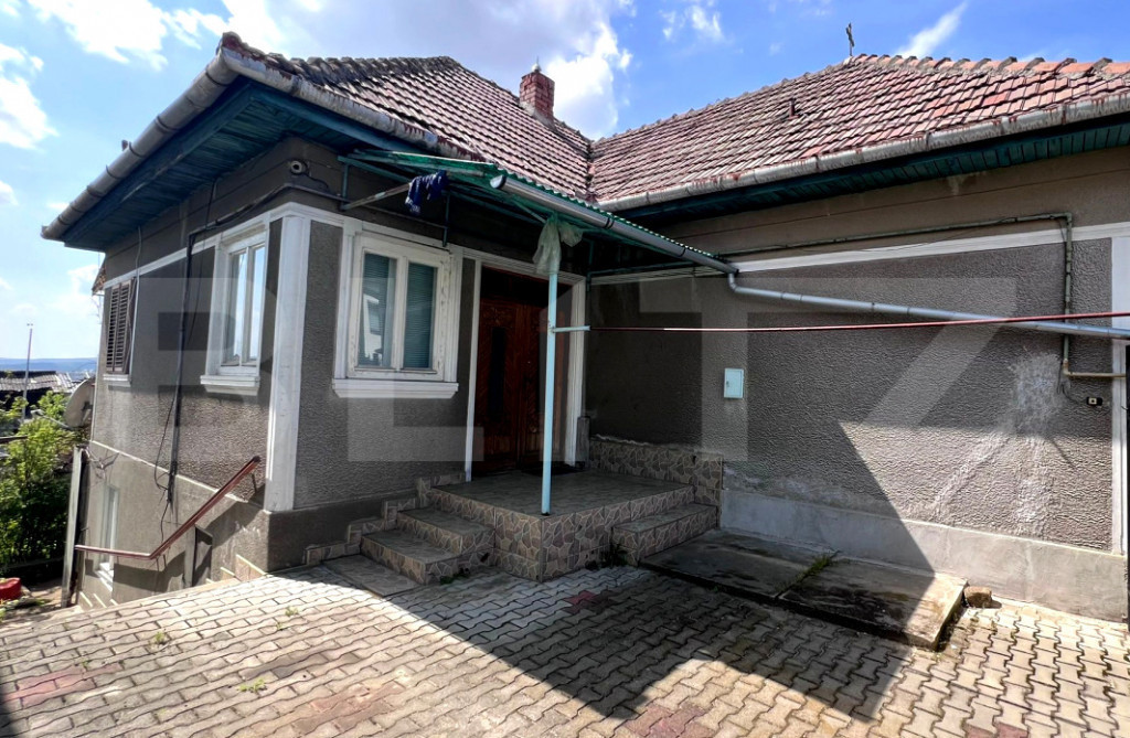 Casa individuala cu 4 camere,120 mp utili,345 mp teren,Blaj