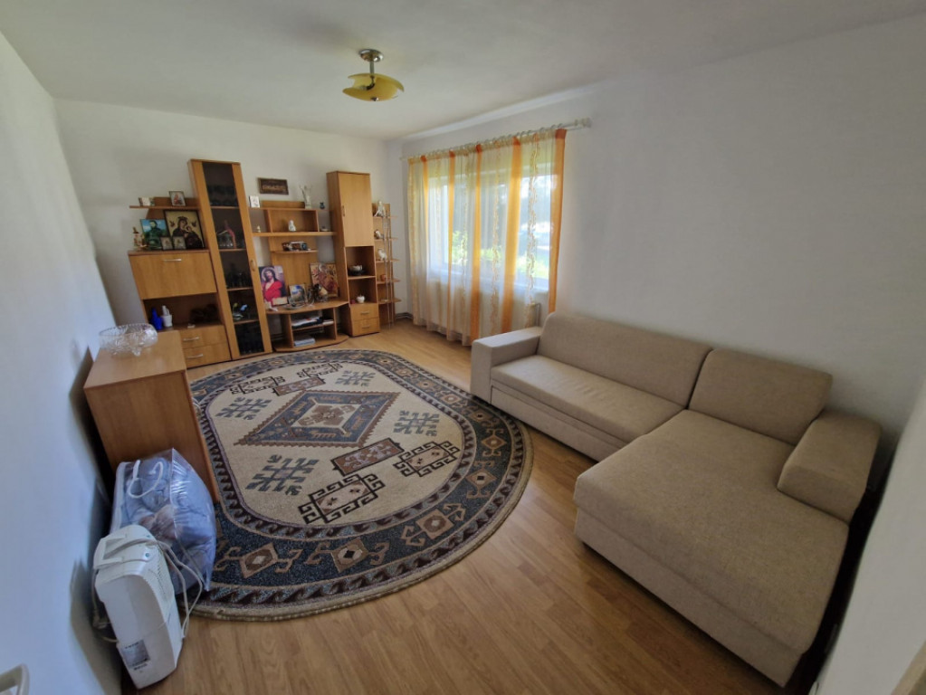 Apartament 3 camere, 71 mp, zona Hotvon