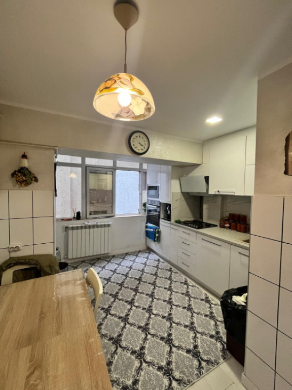Apartament 3 camere, 80 mp, etaj 3 ,Radauti