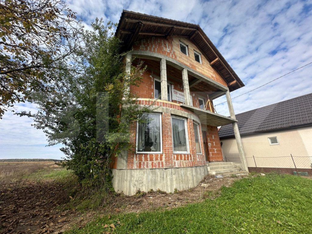 Casa 3 dormitoare de vanzare, 236 mp, teren 525 mp, Semicent