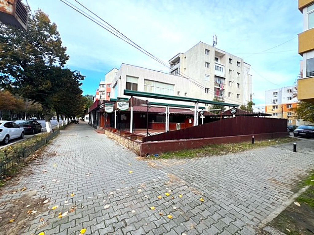 VANZARE CLADIRE CU RESTAURANT UTILAT COMPLET PLUS SPATIU COM