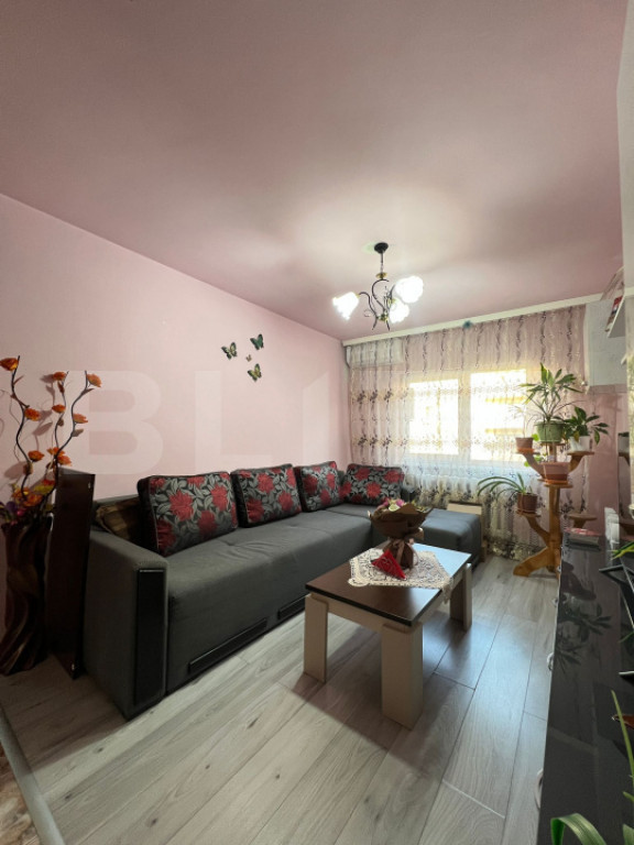 Apartament cu 4 camere, decomandat, 76 mp, zona Parcul Teilo
