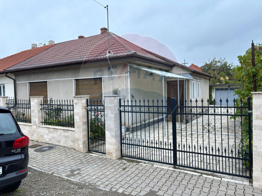 Casă / Vilă cu 5 camere de vânzare în Aleșd zona Ult...