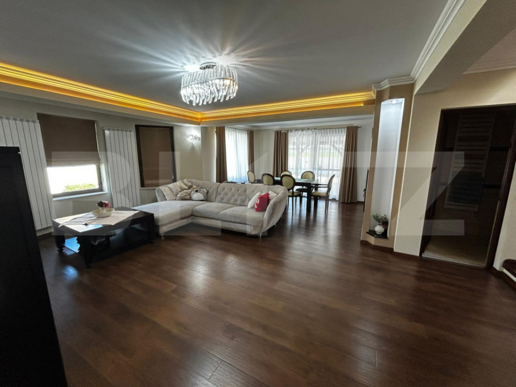 Casa cu piscina, 4 camere, sistem smart home