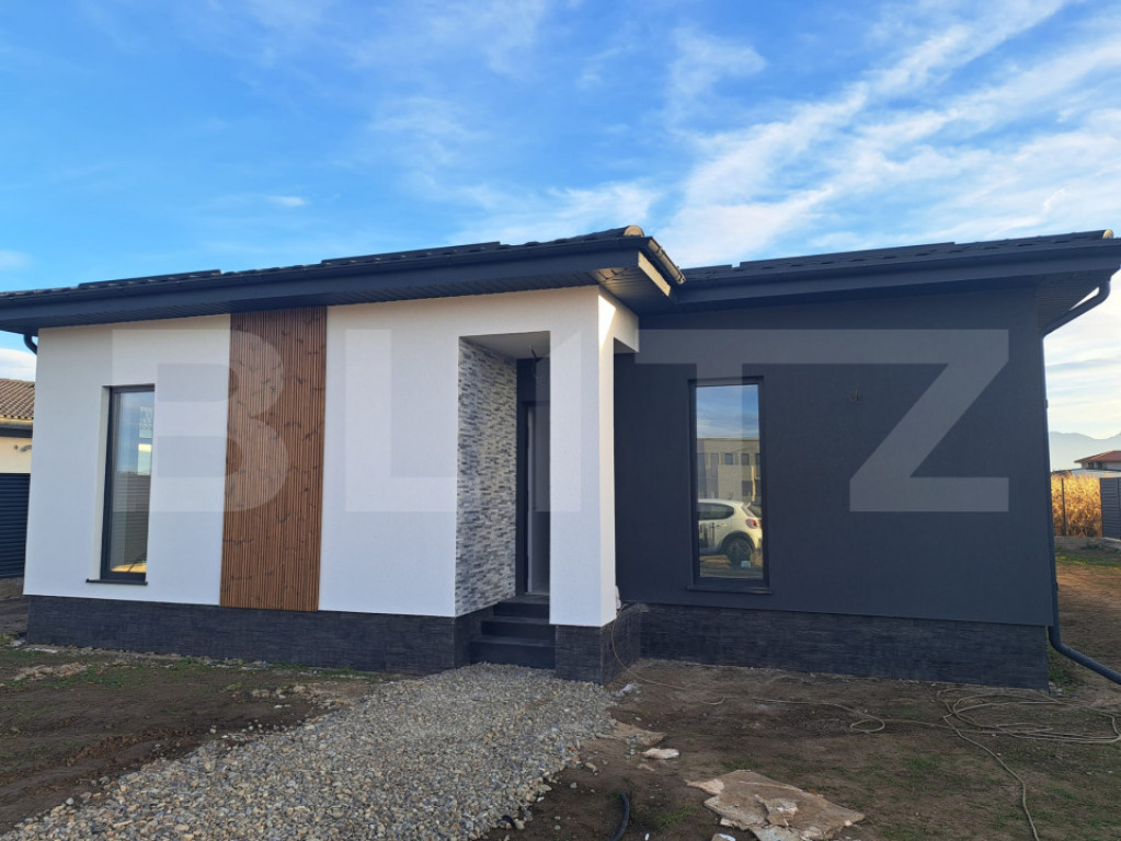 Casă Modernă cu 4 Camere în Sânpetru / Teren 500mp / Fin