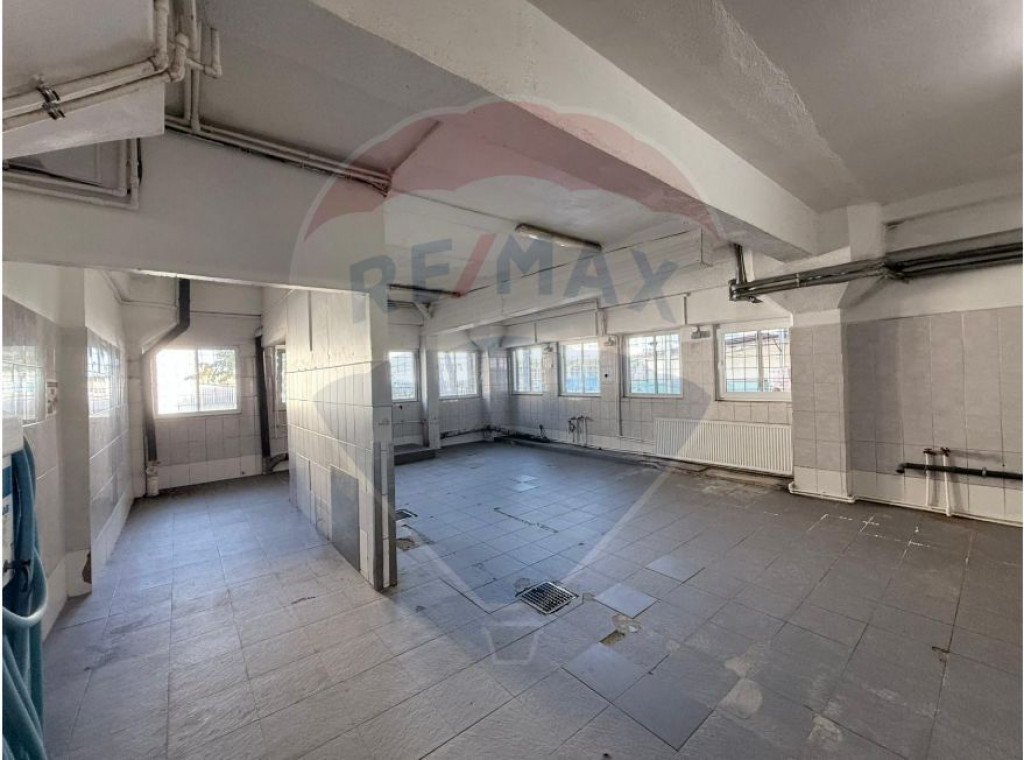 Spațiu industrial-220 mp cu rampă și parcare-zona medi...