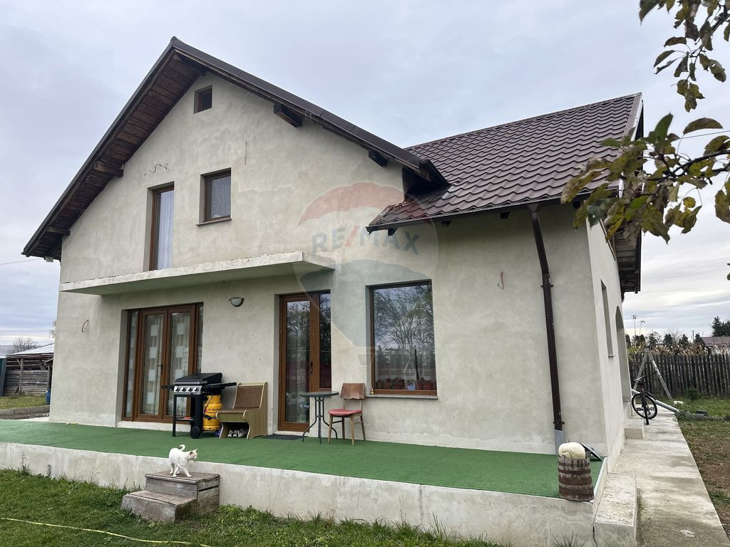 Proprietate Roznov, casa+anexe + teren 3630 mp
