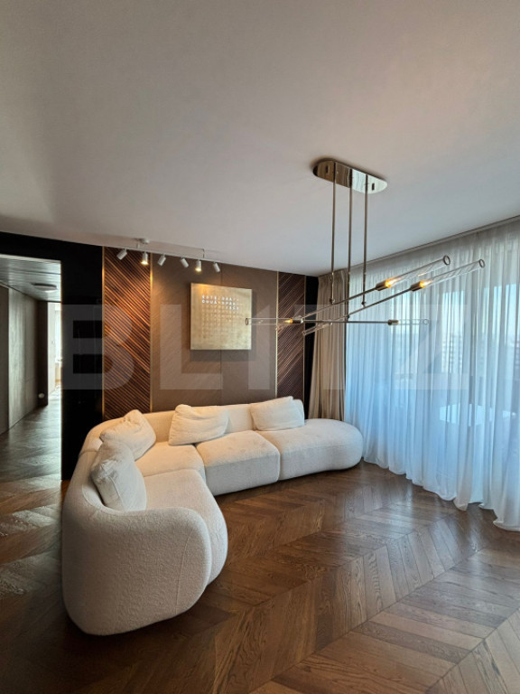 Apartament cu 4 camere 134,7 mp, 2 balcoane, 2 parcari, zona