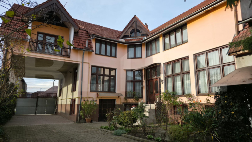 Proprietate generoasă, 10 camere, 750 mp, zona Unirea