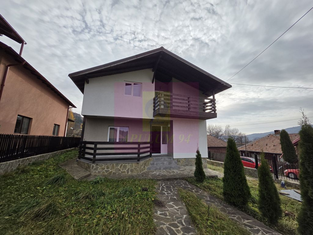 Vila de vacanta cu 4 camere de vanzare in Valea Doftanei