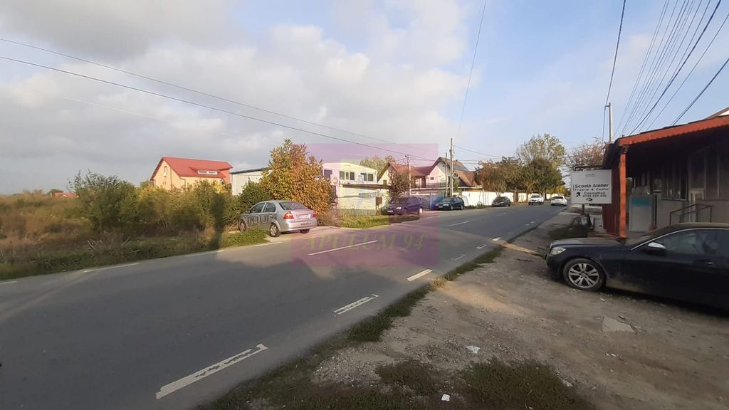 Teren bun pentru 2 sau 3 case aproape de Bucuresti.