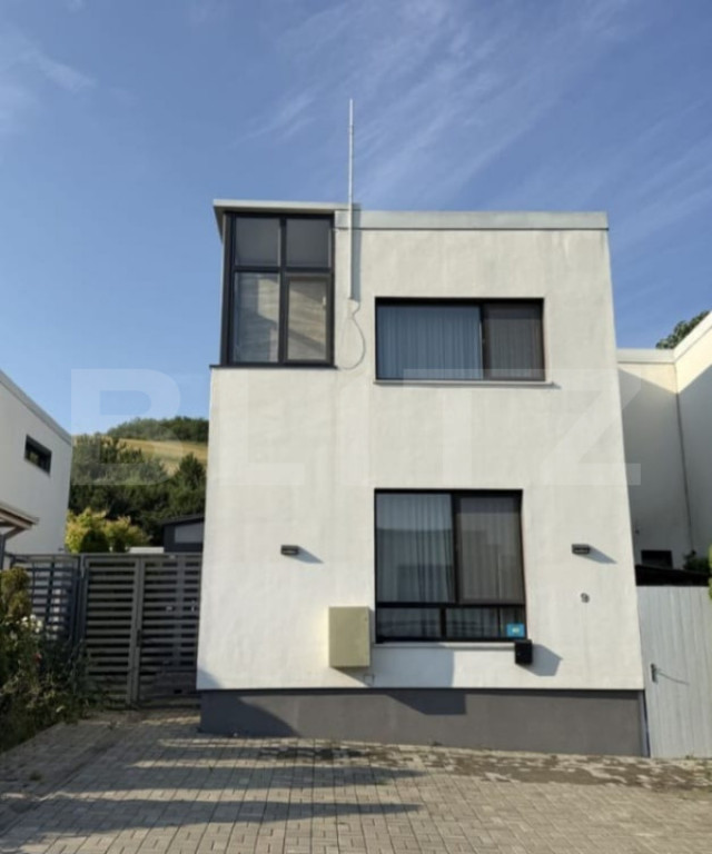 CASA CUPLATA, 110 mp, 110 teren, zona Terra