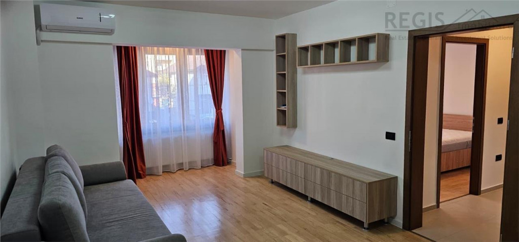 Apartament renovat cu 2 camere si parcare zona Judetean