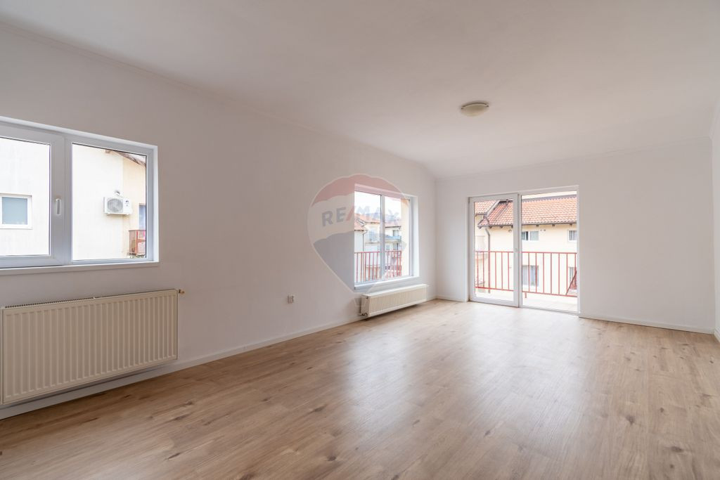 Apartament 3 camere, 75 mp, balcon, parcare, zona Baza Sport