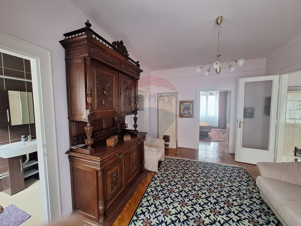 Apartament 4 camere , pet friendly, cu parcare si curte, ...