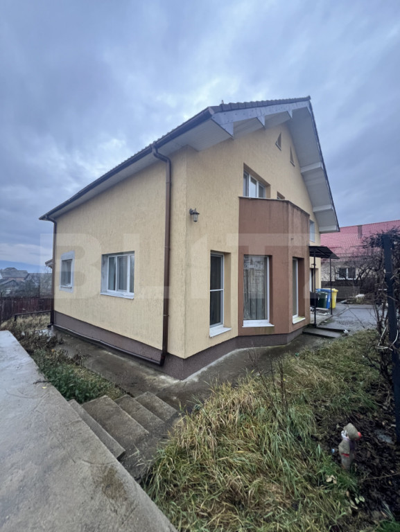 Casa pe 2 nivele, aproape de natura, pe 7.5 ar
