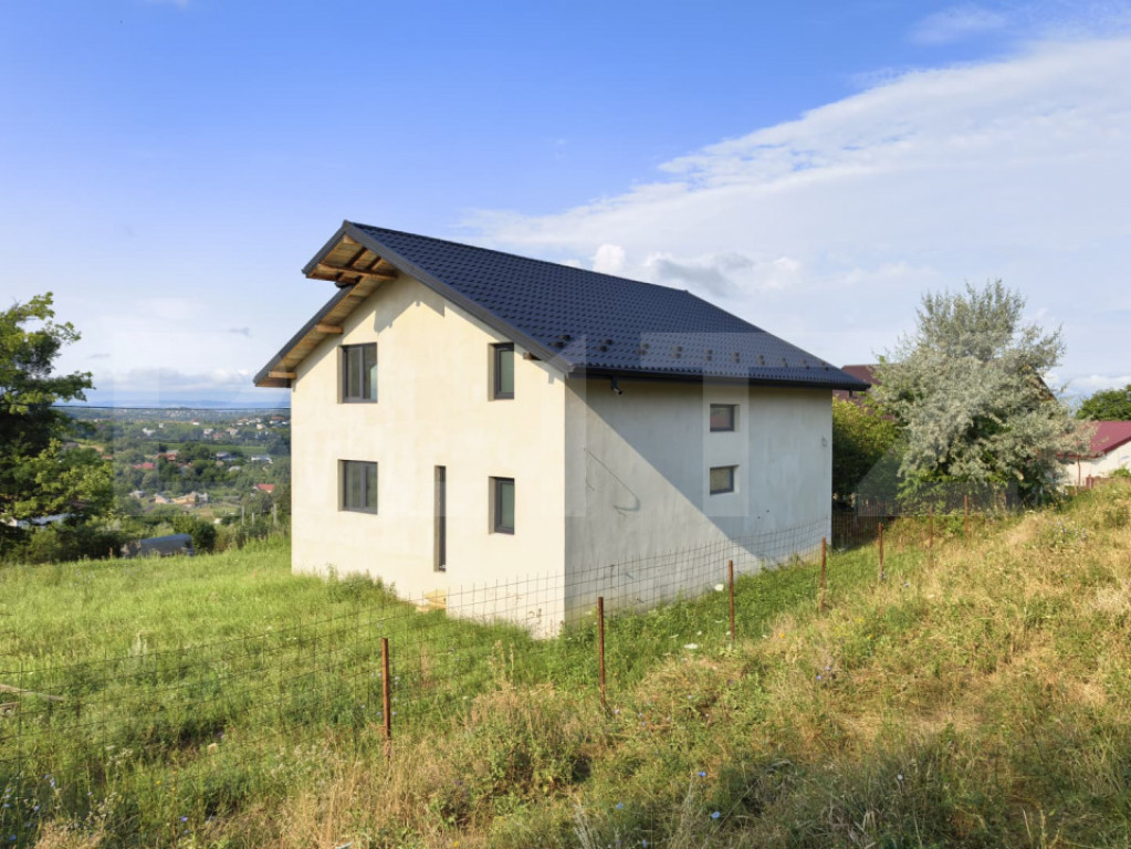 Casă individuală 4 camere, 120 mp utili, zona Bucium