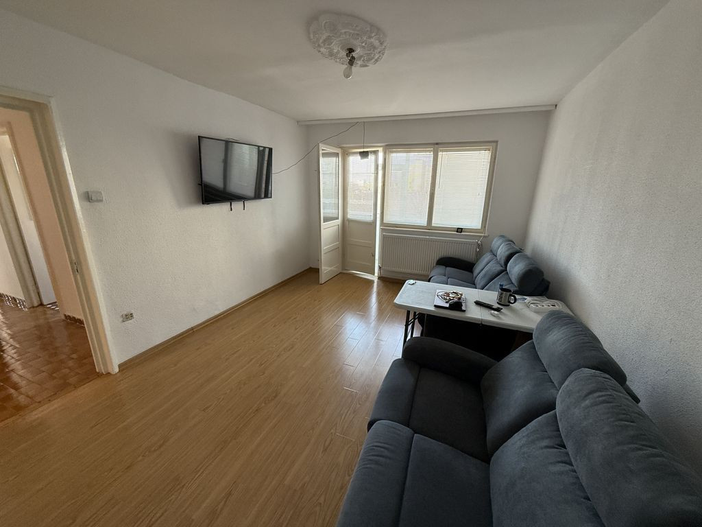 Apartament 3 camere zona Casa de Cultura