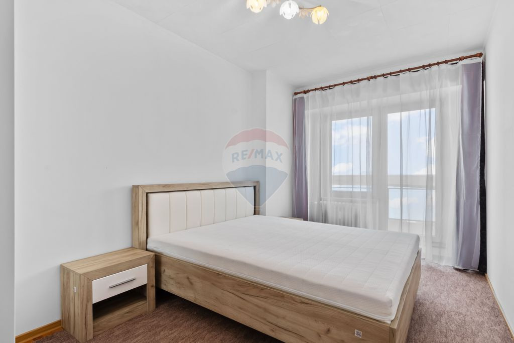 Apartament cu 3 camere NOU RENOVAT, PRIMA ÎNCHIRIER - zo...