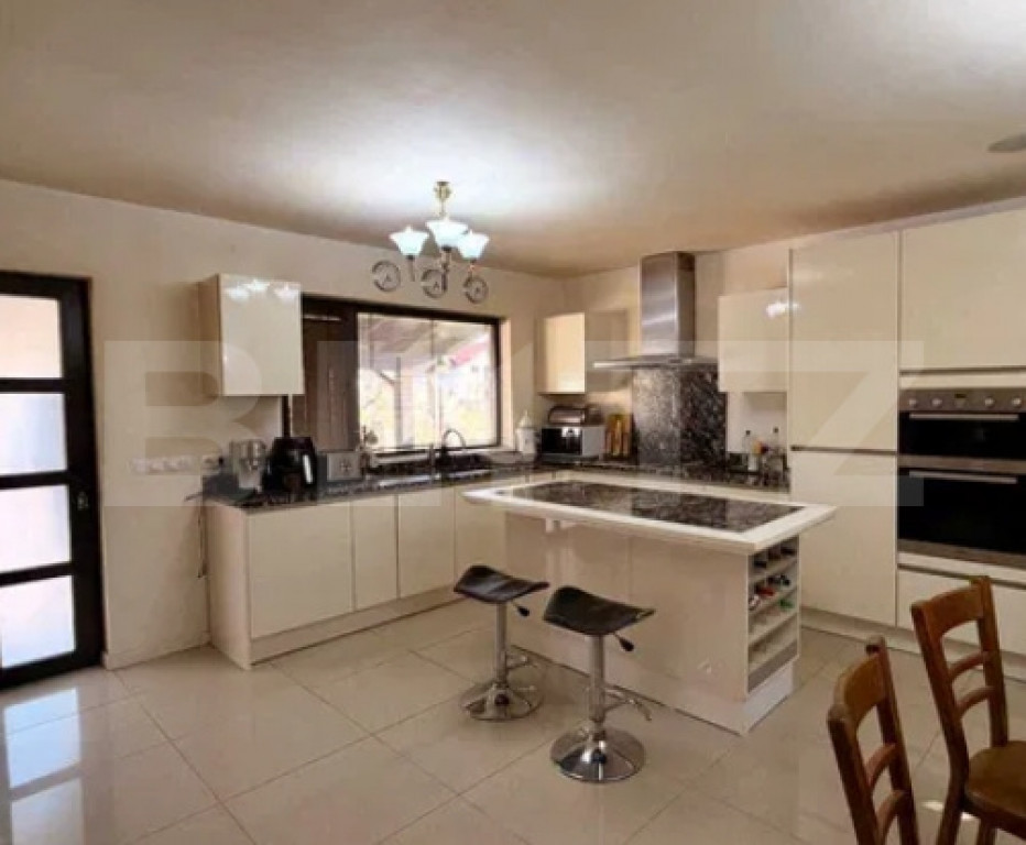 CASA MODERNA cu 1,6 HA LIVADA