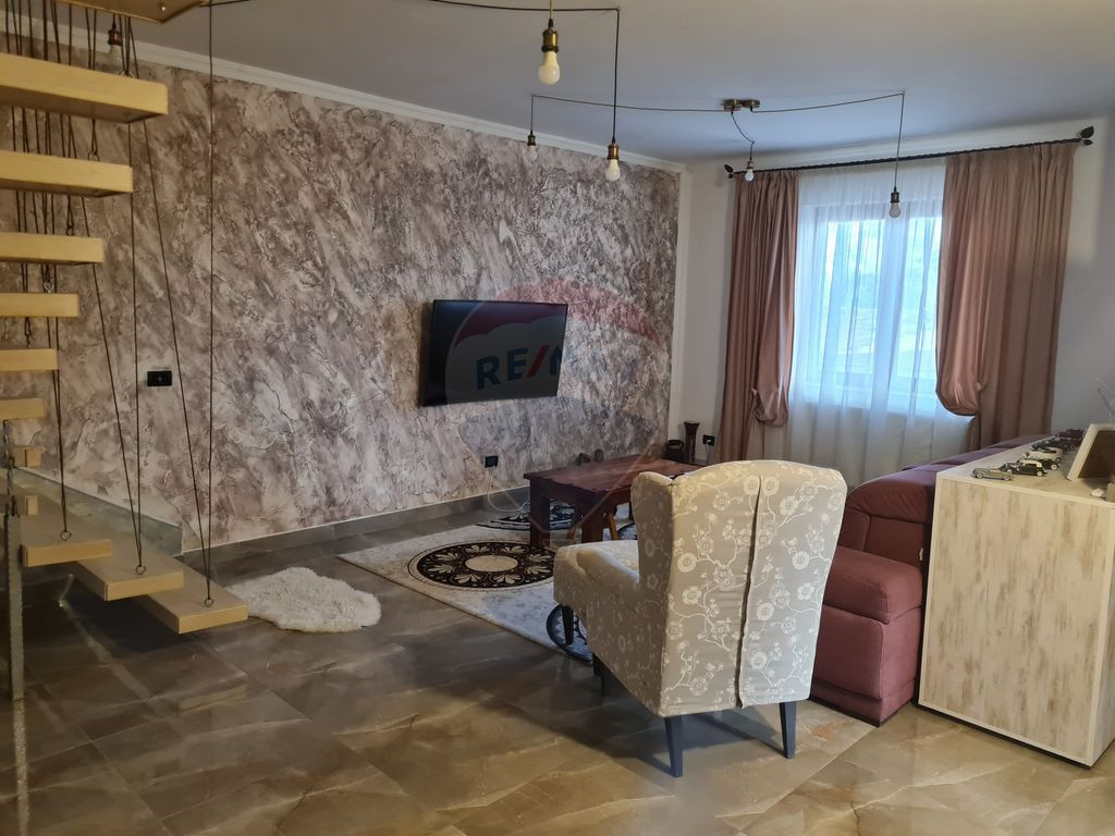 Casa moderna P+M cu 4 camere de vânzare