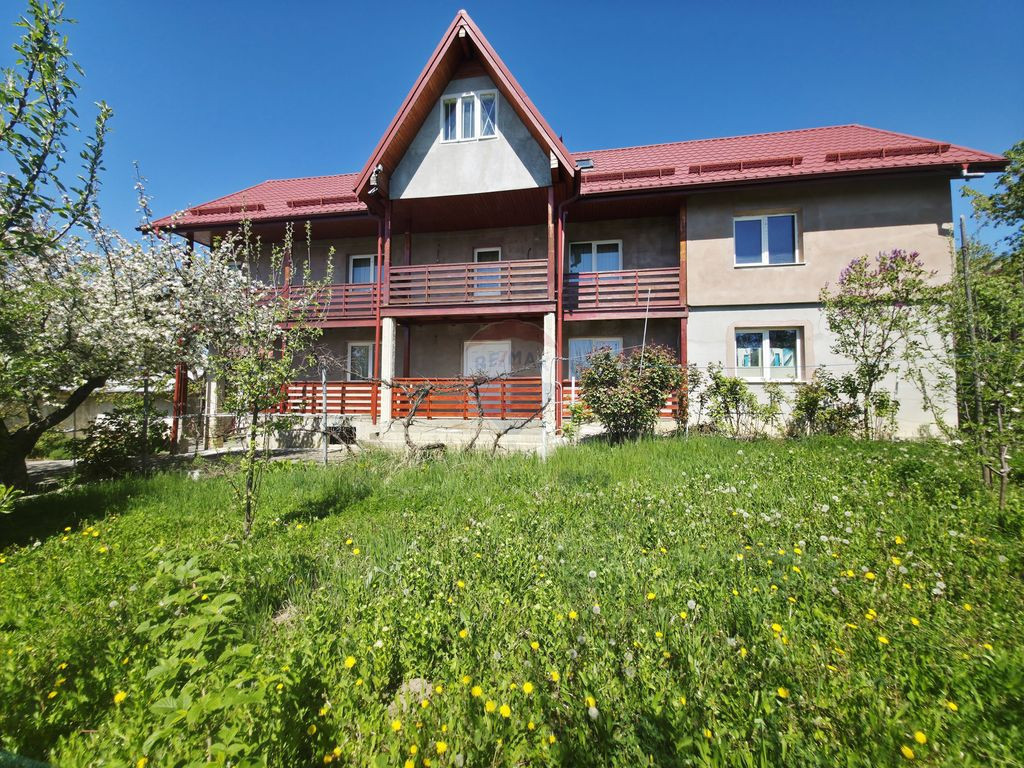 Casă / Vilă cu 6 camere de vânzare în zona Darmanesti