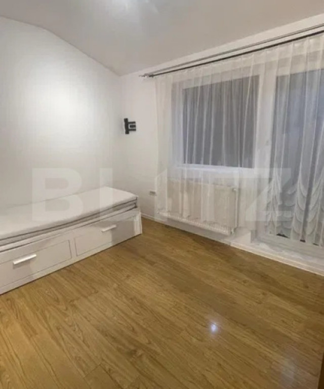 Apartament 3 camere de vânzare, decomandat, terasa ,zona ce