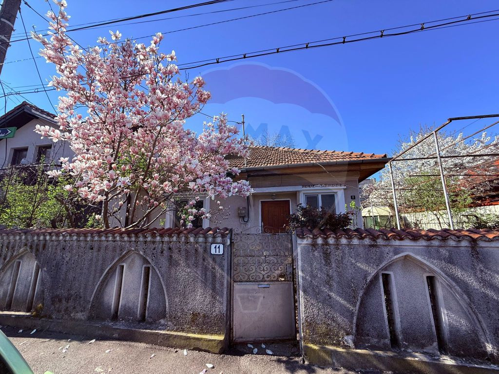 Casă de vanzare cu curte | 4 camere | Zona Gorjului | Te...