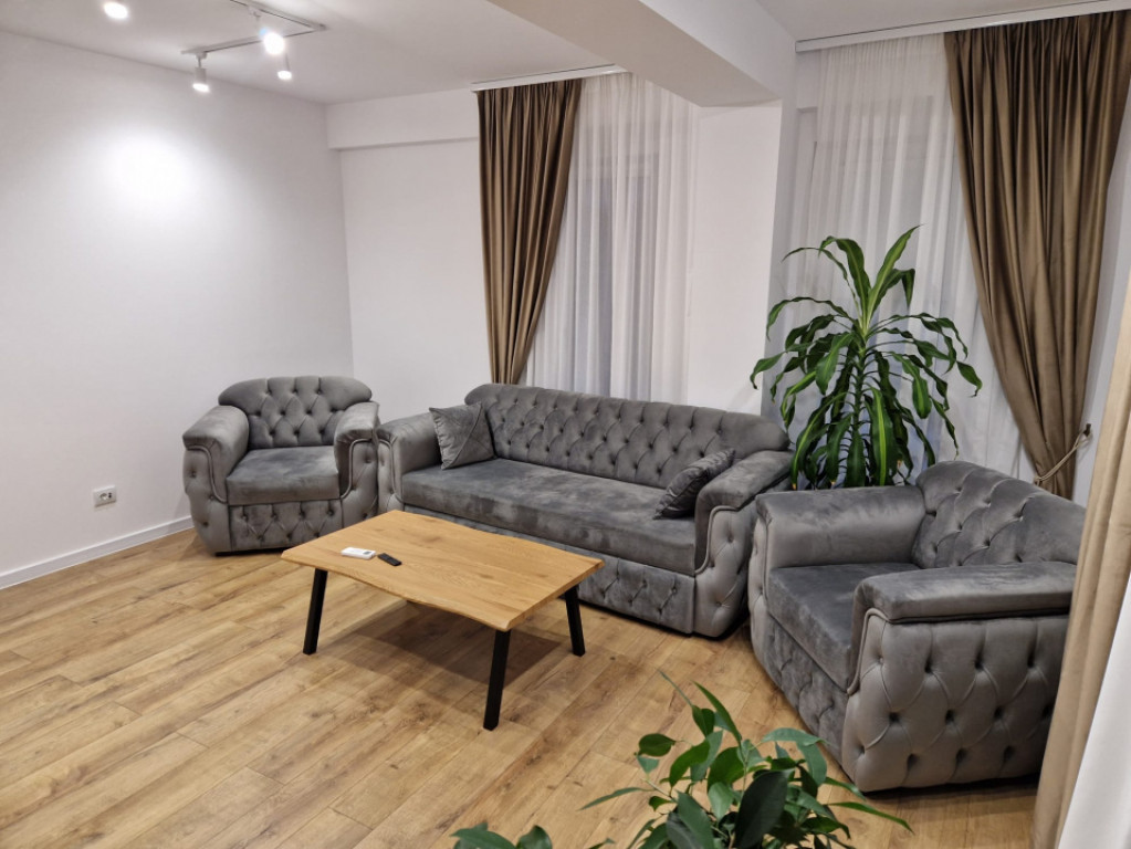 Apartament 3 camere, 110 mp, zona Cornitoiu