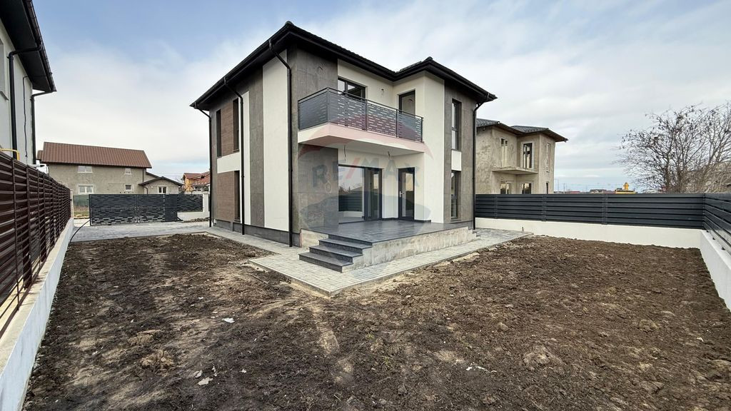 Casă / Vilă cu 4 camere Strada Vrancei
