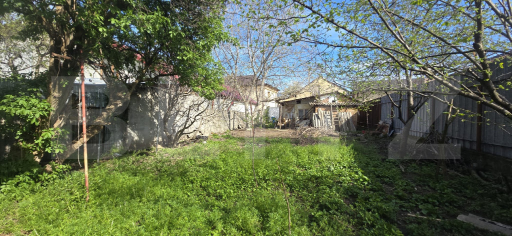 Proprietate semi-centrala, casa demolabila, teren 327 mp, zo