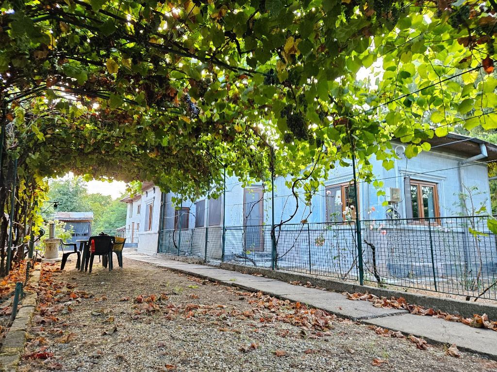 Casa gata de mutat 100mp utili, teren 1000mp in Obobesti, Dambovita
