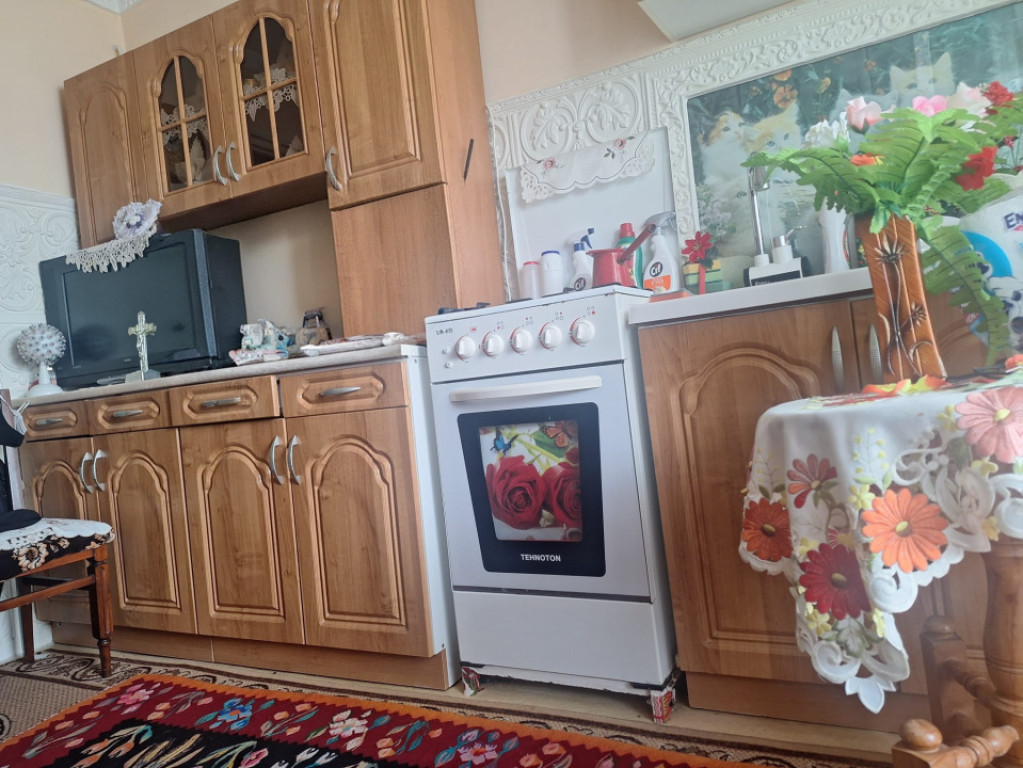 - Apartament 2 camere, confort 1 decomandat Radu Negru, etaj